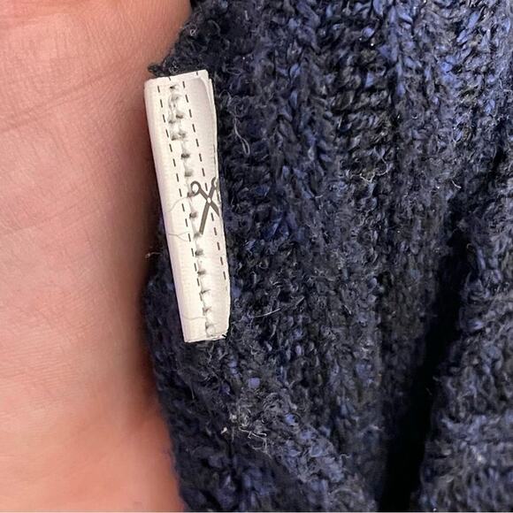 Forever 21 Dark Blue Knit Cross Diamond Pattern Stretchy Sweater Size S - Picture 9 of 9